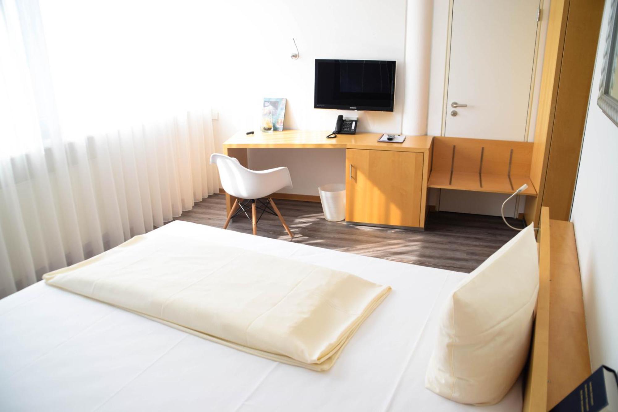Cristall Hotel Waghaeusel Bilik gambar