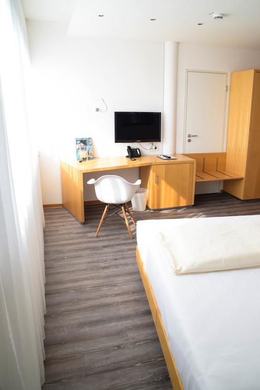 Cristall Hotel Waghaeusel Luaran gambar